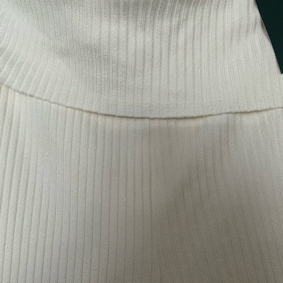 New with tags Wild Fable White Fold Over Ribbed Pants
Flare Bottom Large - Picture 4 of 4